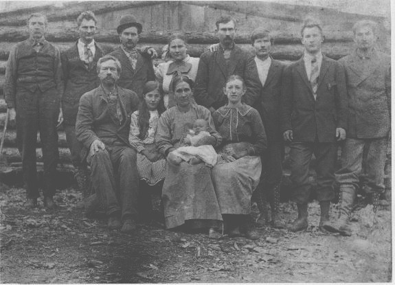 JR+his-parents+broth+sis.jpg (66109 bytes)